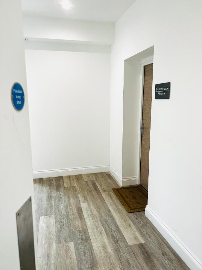 The Penthouse Margate, Balconies, Sea View, Gated Parking, Air Con! Appartement Buitenkant foto
