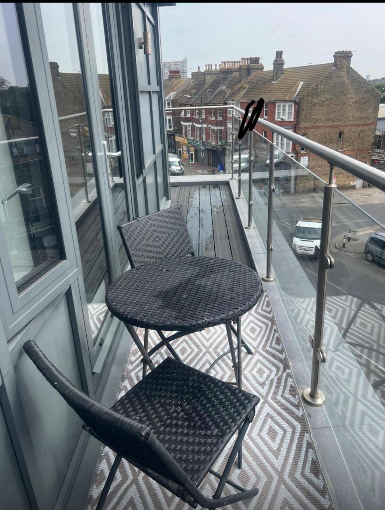 The Penthouse Margate, Balconies, Sea View, Gated Parking, Air Con! Appartement Buitenkant foto